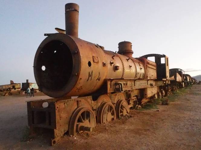 Salar uyuni cementerio trenes