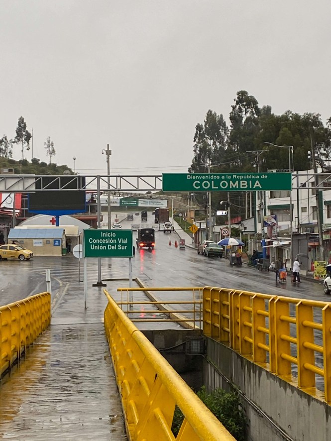 Puente internacional de Rumichaca frontera Ecuador Colombia