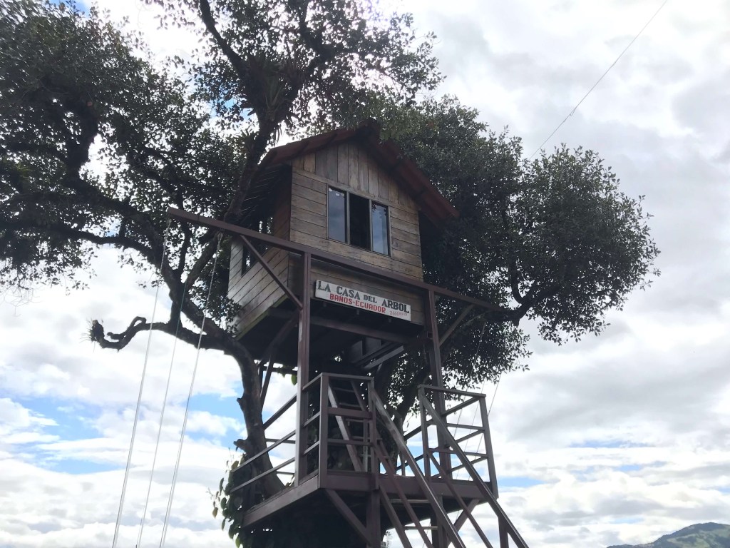 La casa del árbol y columpio fin del mundo, Baños Ecuador