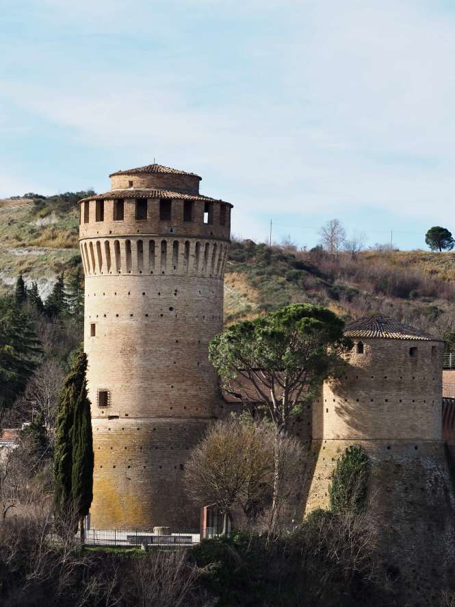 detalle de la Rocca Manfrediana desde Torre del reloj